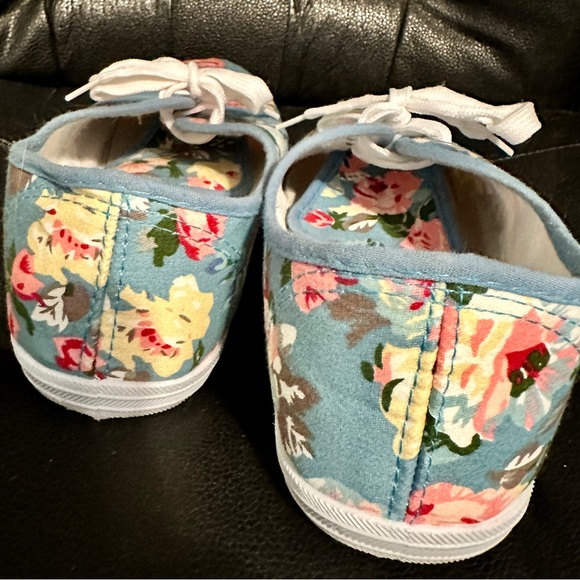 Ladies Floral Print Sneakers Size 10 Blue background with colorful flowers - Picture 9 of 13